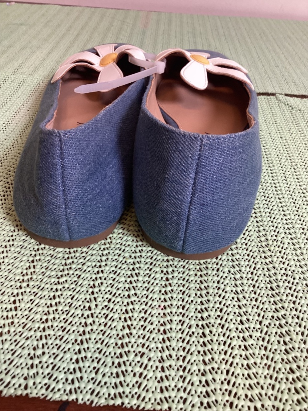 Katy Perry vamp square denim flats with daisy cut out SZ 9 flower power,dainty - Picture 4 of 11